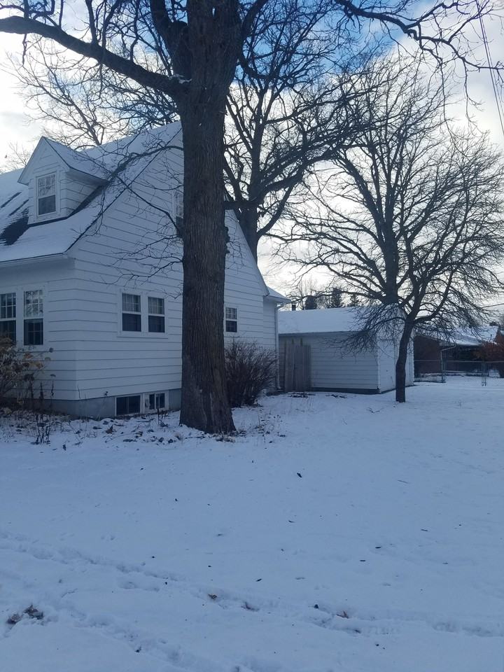 521 NE 3rd Ave - Photo 2 of 13