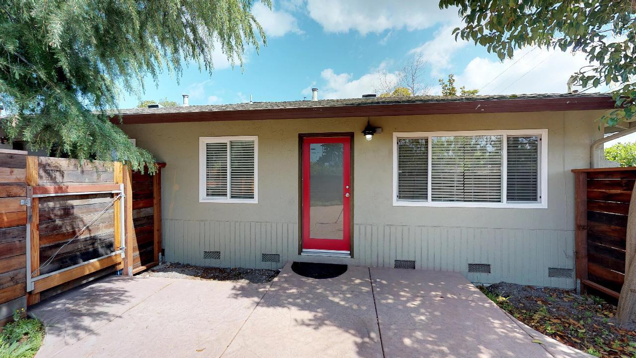 487 Thompson Ave - Photo 3 of 13