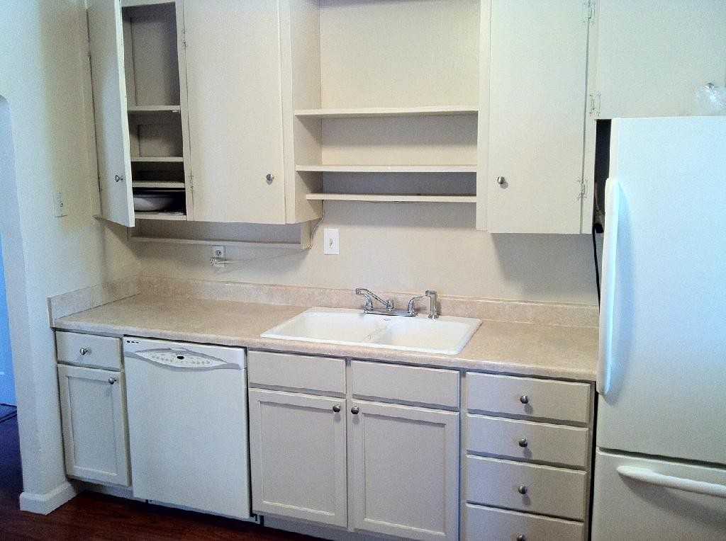 930 Vaughn St - Photo 3 of 10