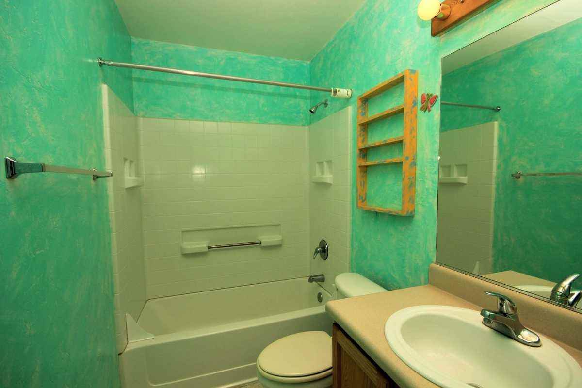 2669 N Winstel Blvd - Photo 2 of 10