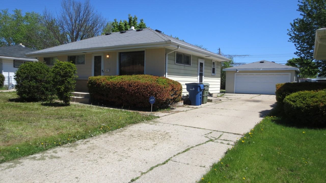 8718 W Winfield Ave - Photo 2 of 16