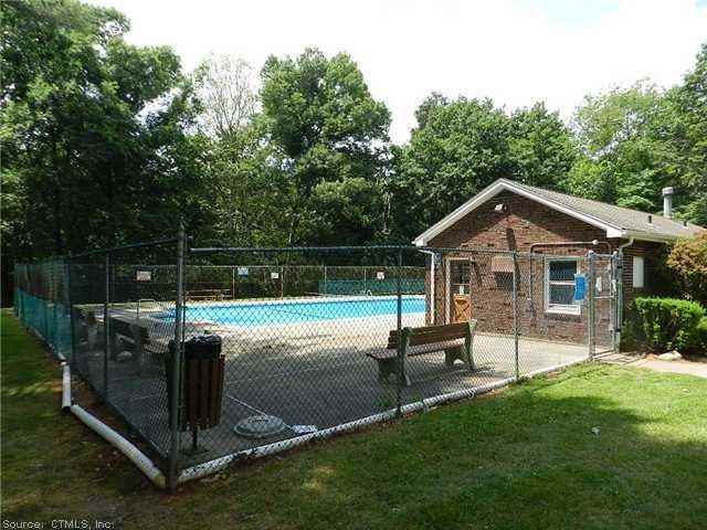 165 Downey Dr - Photo 2 of 4