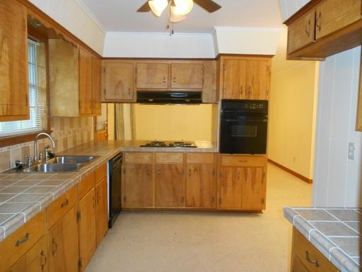 1112 Wilshire Dr - Photo 3 of 8