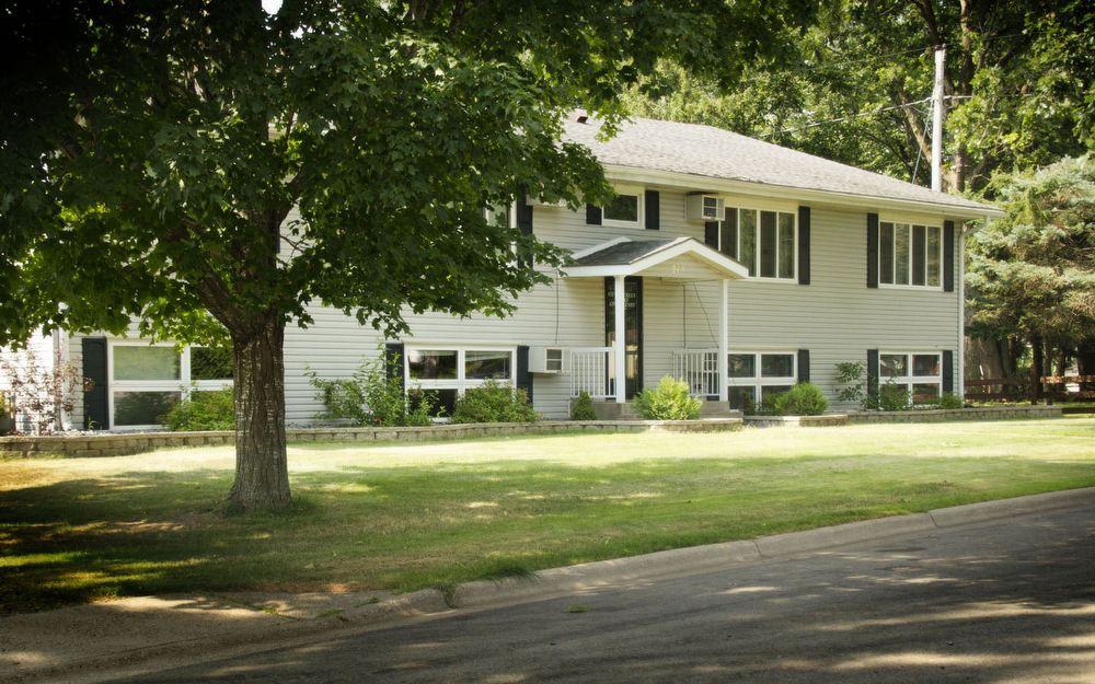 225 5th St NE - Photo 2 of 15