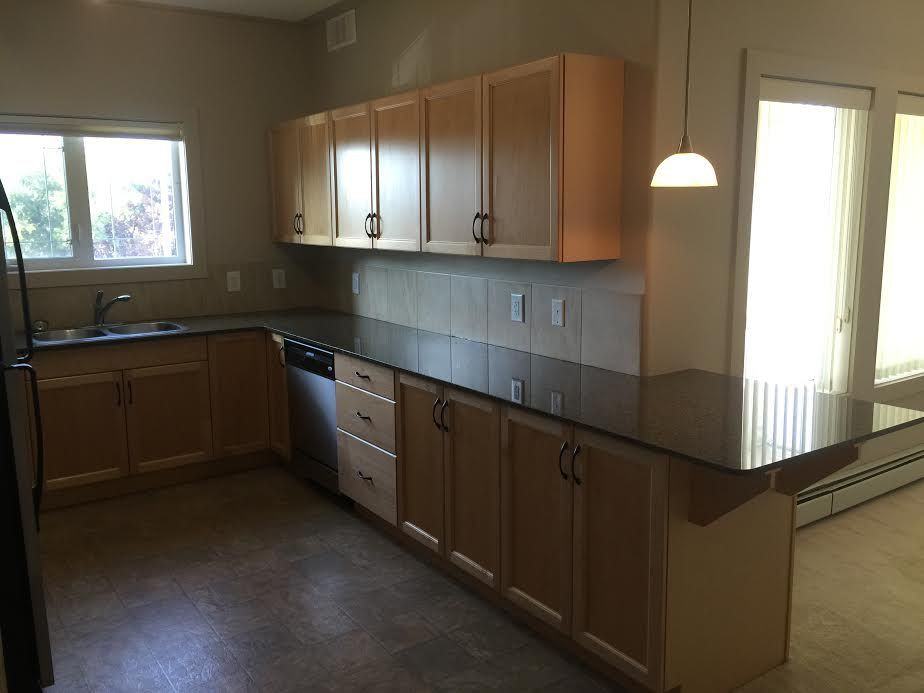 921 B Thickwood Blvd - Photo 2 of 14