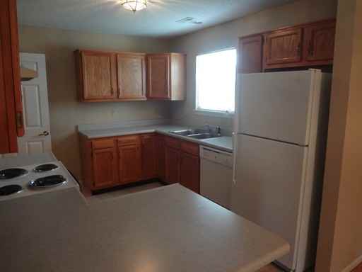 950 Tulip Way - Photo 3 of 11