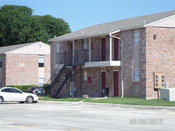 Ivy Apartments - Photo 3 of 6