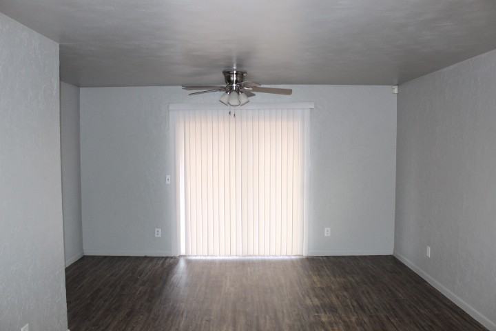 10220 North McKinley Avenue - Photo 3 of 14