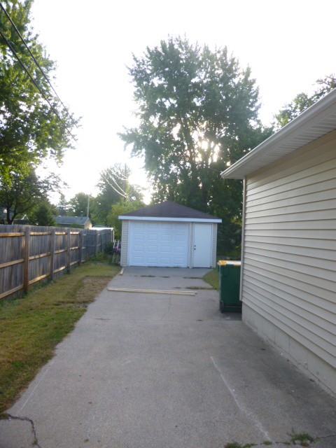 4318 Georgia Ave N - Photo 2 of 13
