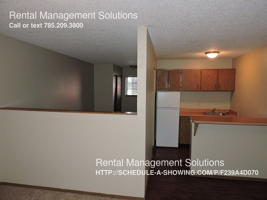 408 SW MacVicar Ave #8 - Photo 3 of 7