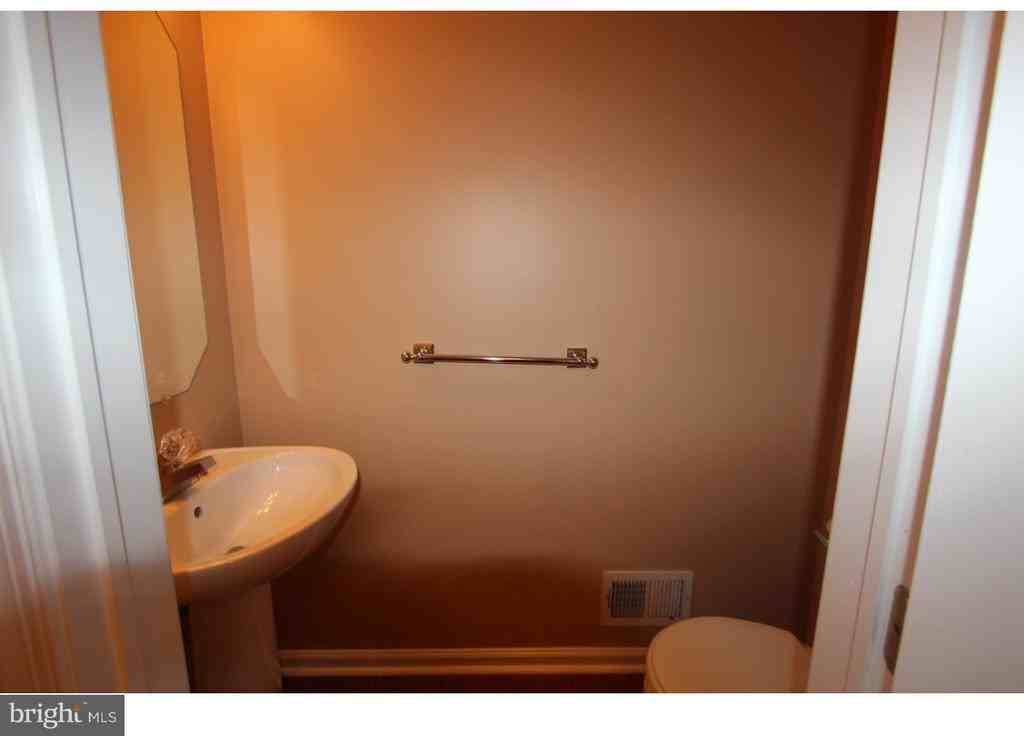 27 Lincoln Dr - Photo 3 of 48