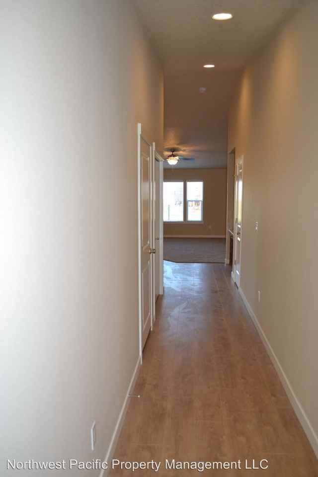 1432 Northgate Dr - Photo 3 of 19