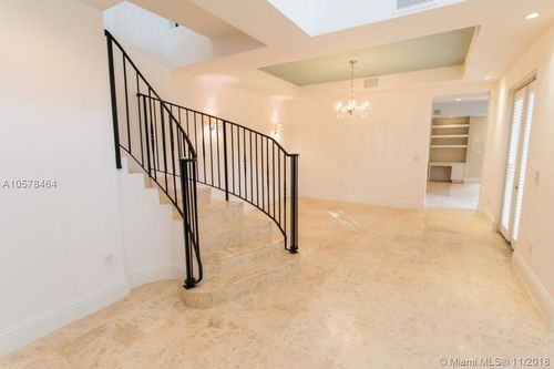 2615 Lincoln Ave - Photo 2 of 8