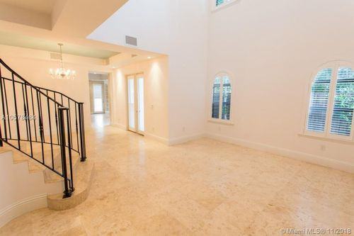 2615 Lincoln Ave - Photo 3 of 8