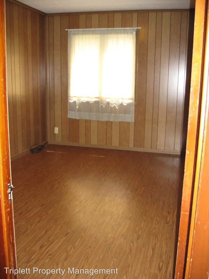 1004 9th Street - Photo 3 of 4