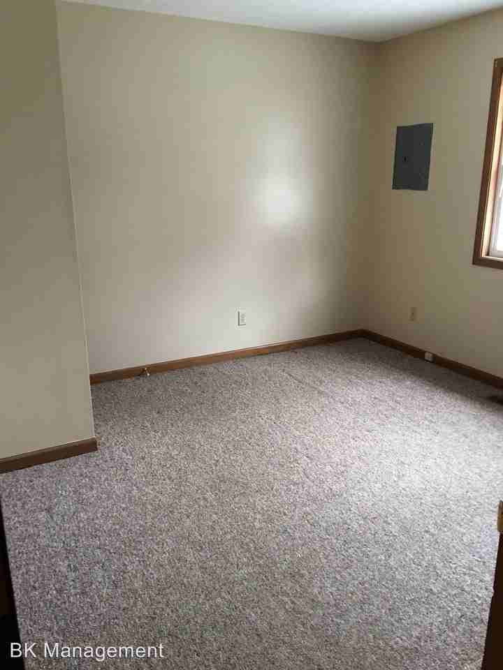 809 John St - Photo 2 of 4