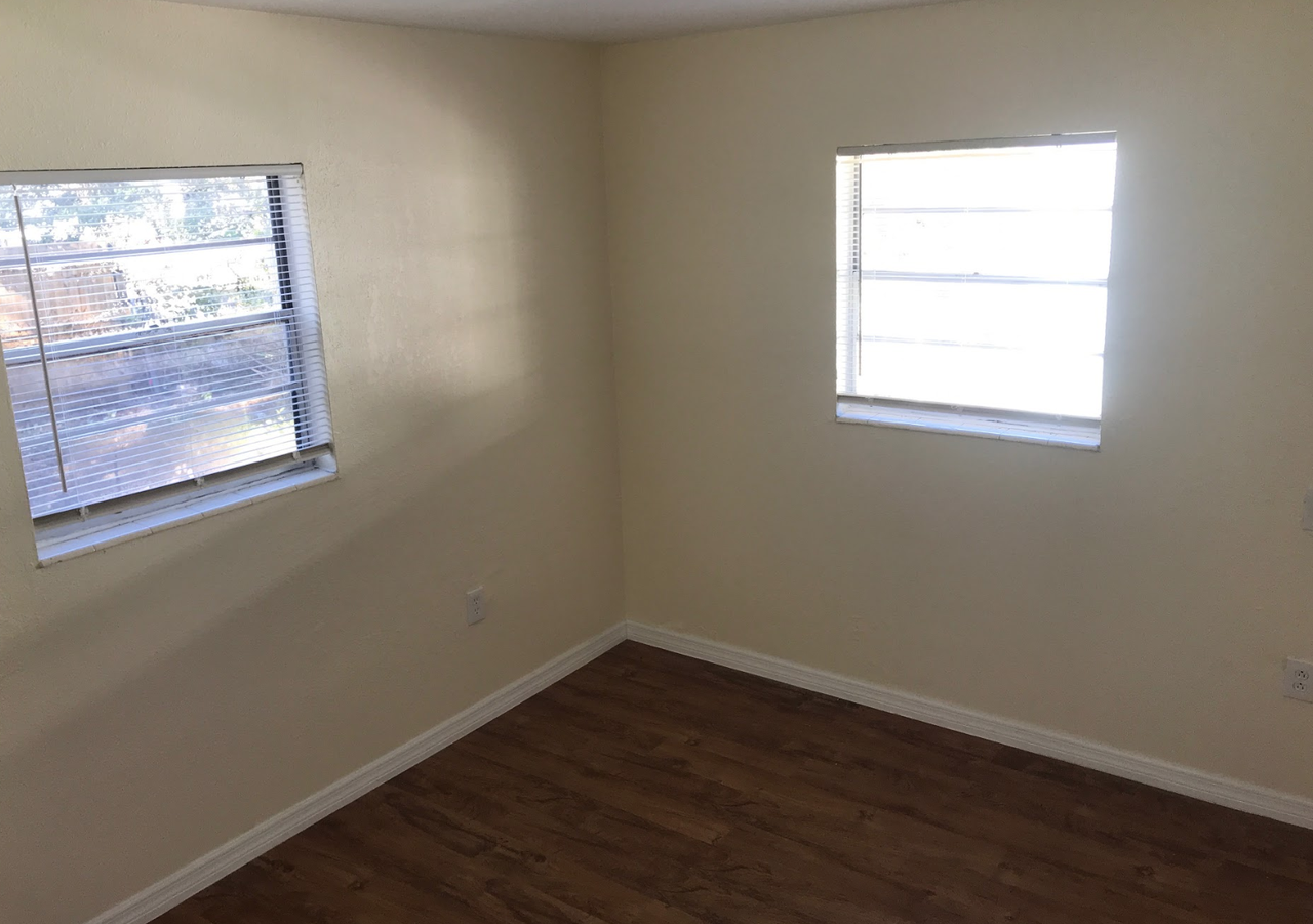 10114 Hyacinth Ave - Photo 2 of 7