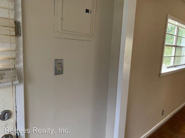 3005 Louise Dr N - Photo 3 of 7