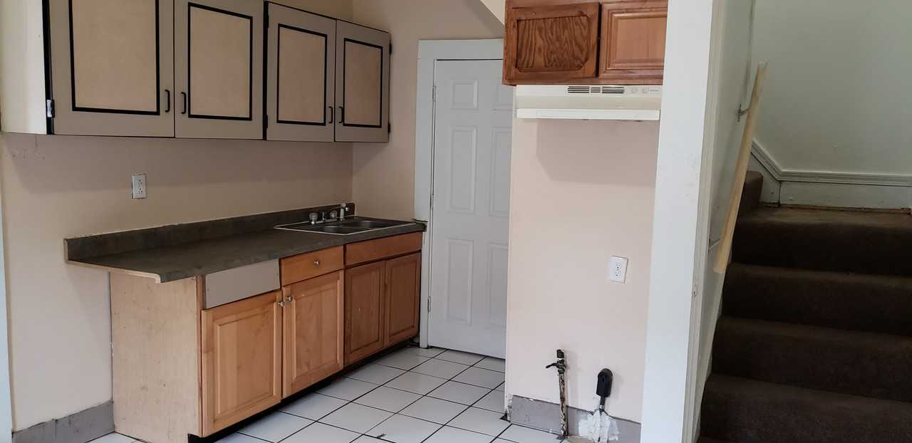 3245 Graceland Ave - Photo 2 of 3