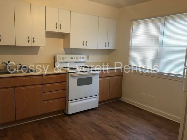 210 Blakeslee - Photo 3 of 11
