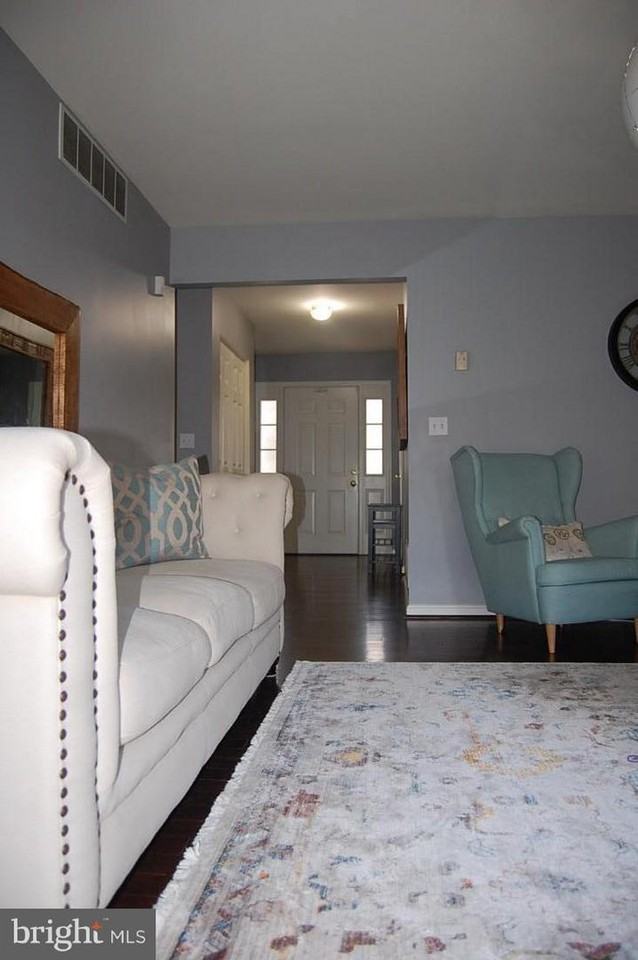 2140 Liberty Rd - Photo 3 of 20