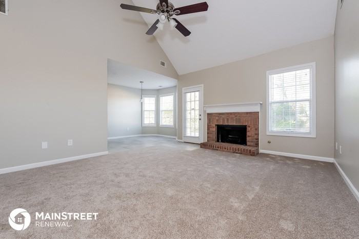 1005 Maria Dr - Photo 3 of 15
