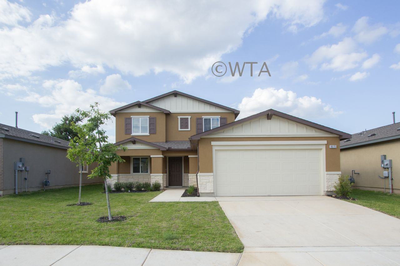 Back Yard, Front Yard, Two Car Garage & TWO Weeks FREE!, San Antonio