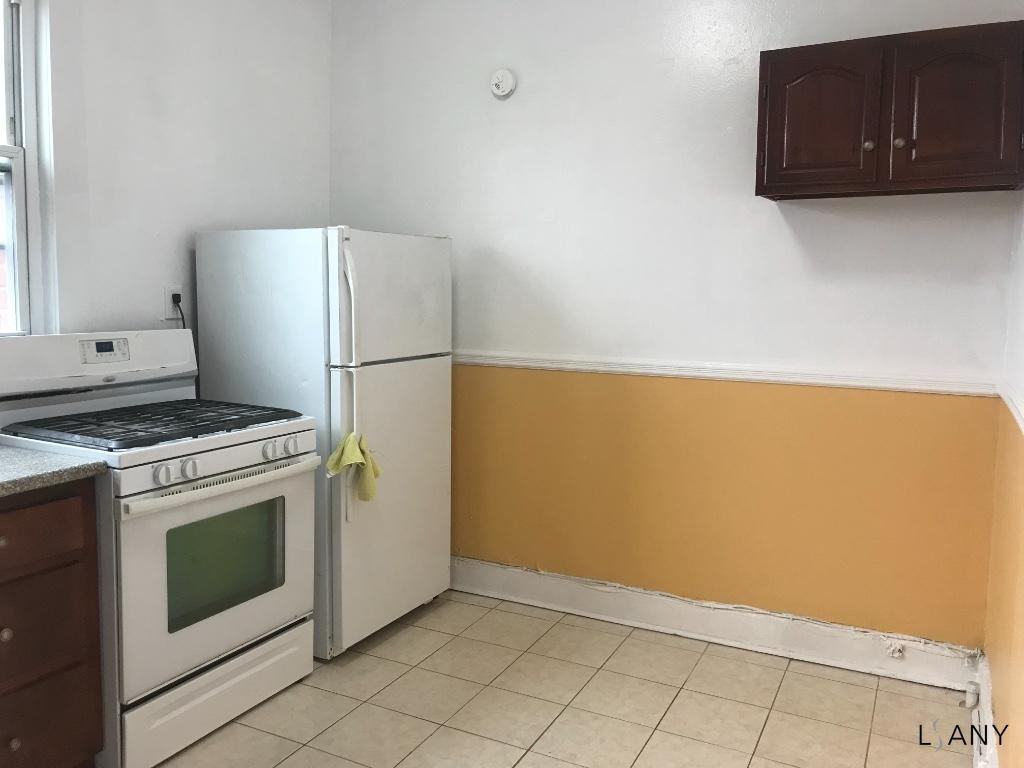 1023 Havemeyer Ave #2 - Photo 3 of 12