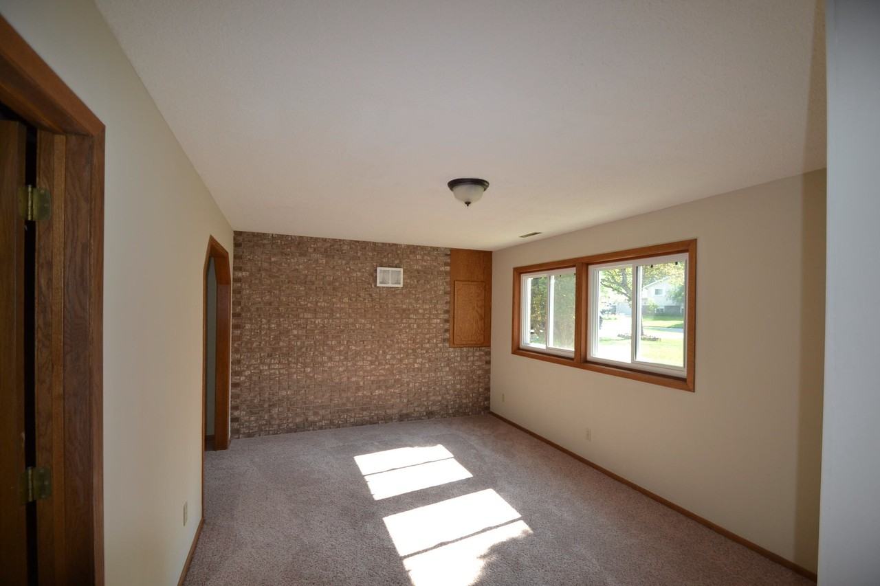 7516 Louisiana Ave N - Photo 3 of 5