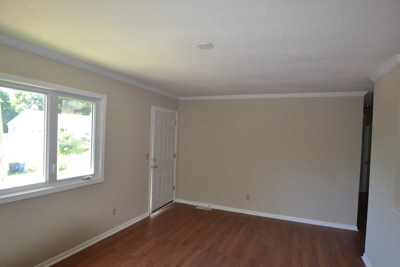 1610 Finch Ln - Photo 2 of 6