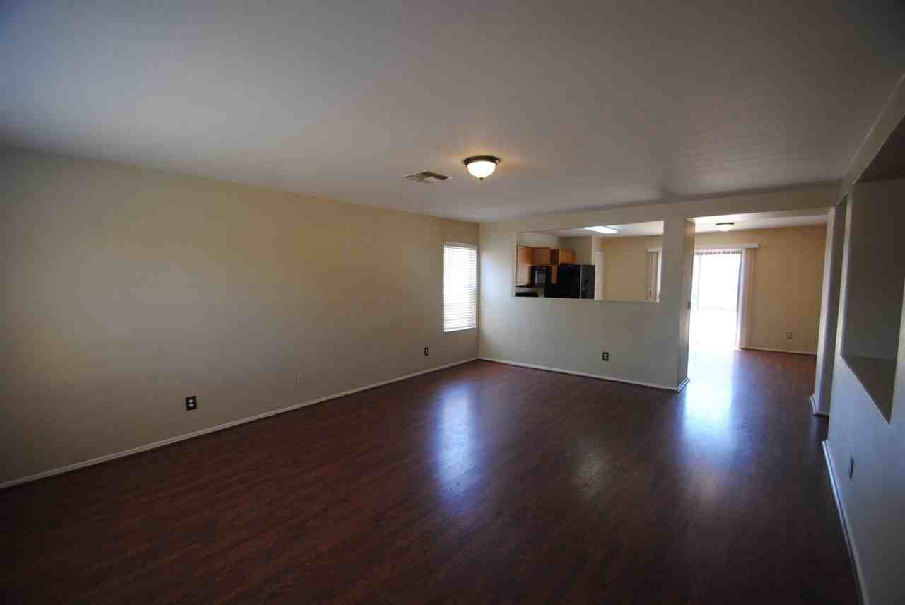 12648 N Main St - Photo 2 of 12
