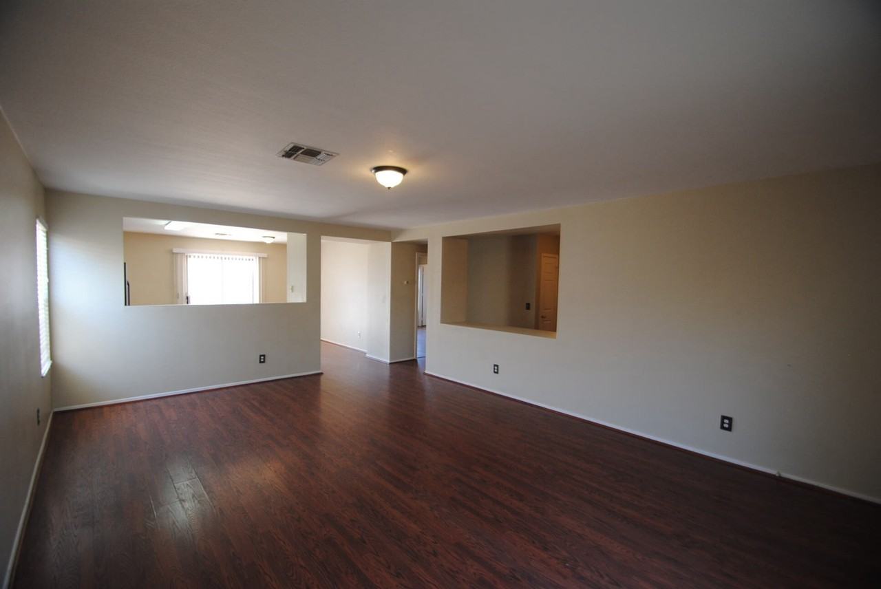 12648 N Main St - Photo 3 of 12