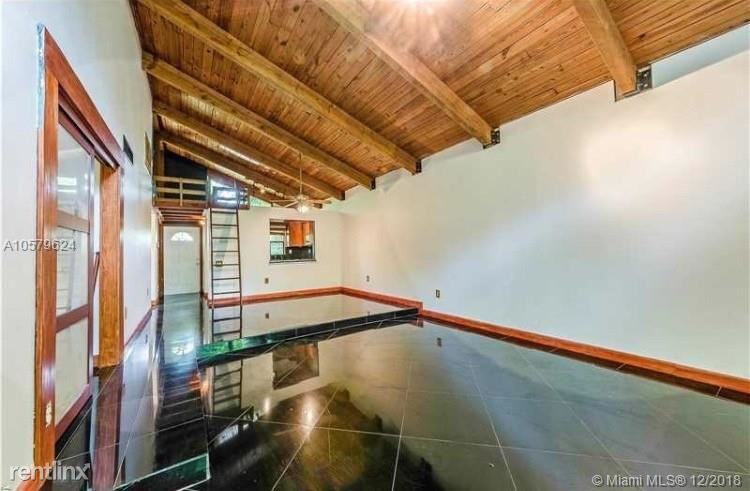 11304 SW 112th Cir Ln E - Photo 2 of 10