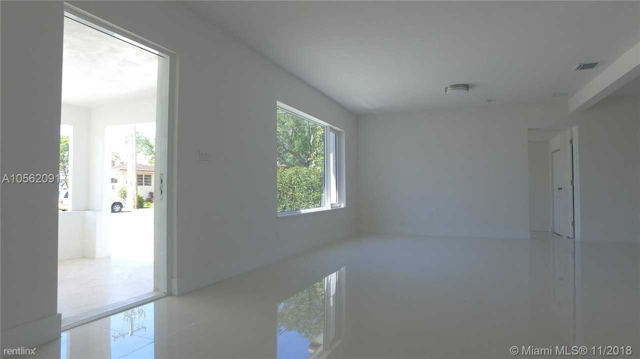 12620 NE Miami Pl - Photo 2 of 14