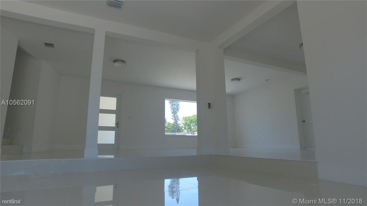 12620 NE Miami Pl - Photo 3 of 14