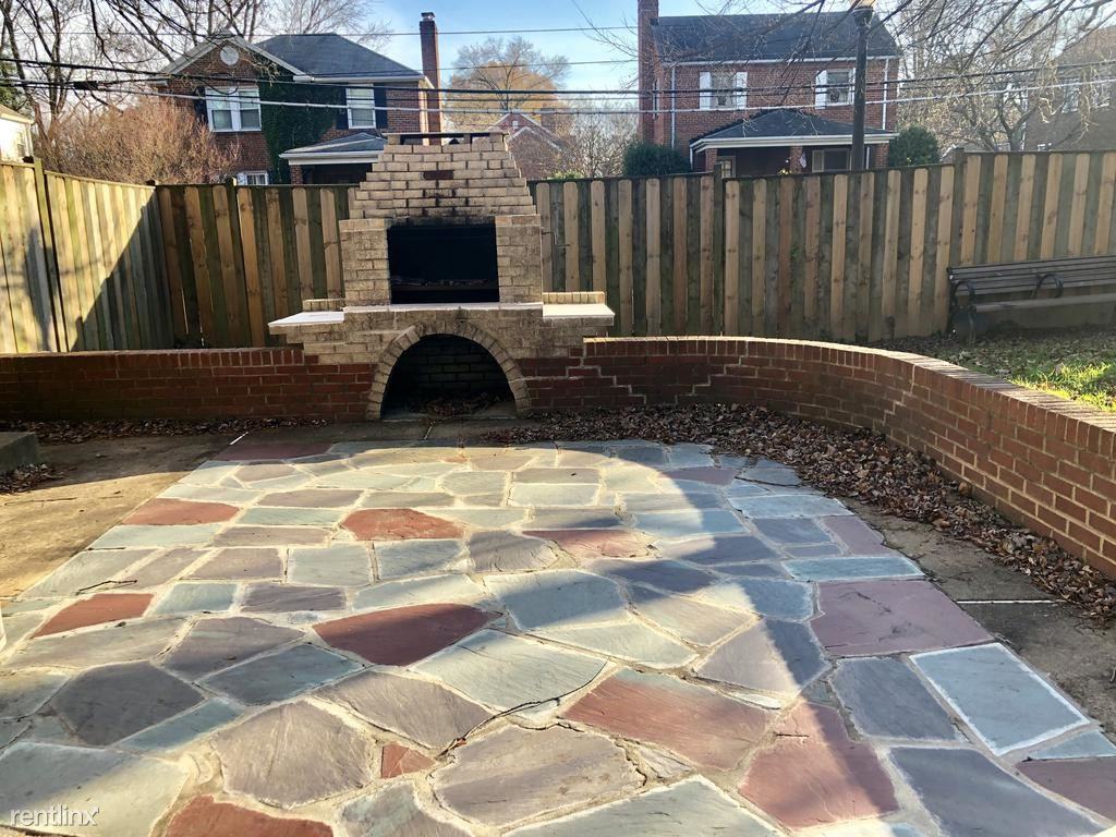 128 S Hudson St - Photo 2 of 19