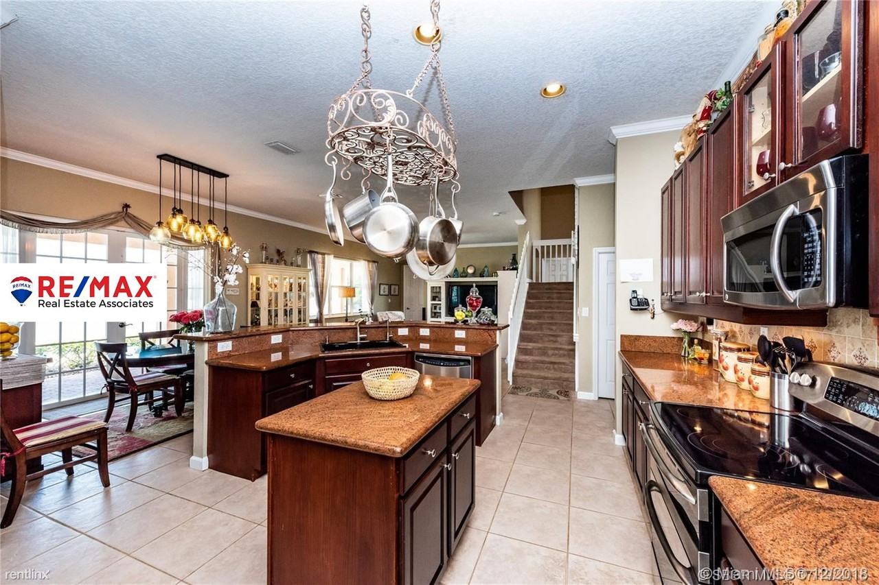 18655 SW 24th St - Photo 3 of 29