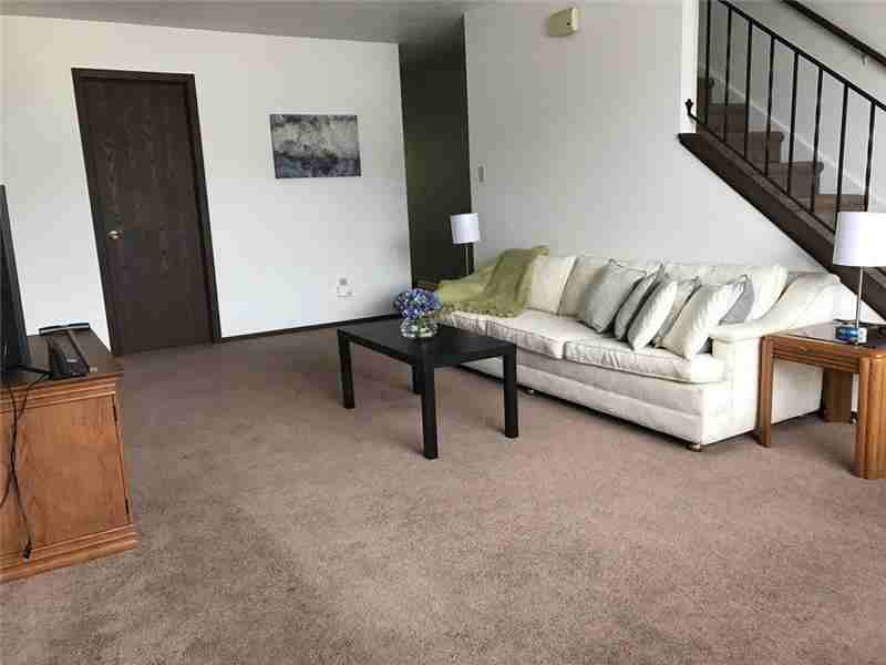 426 426 - Photo 3 of 4