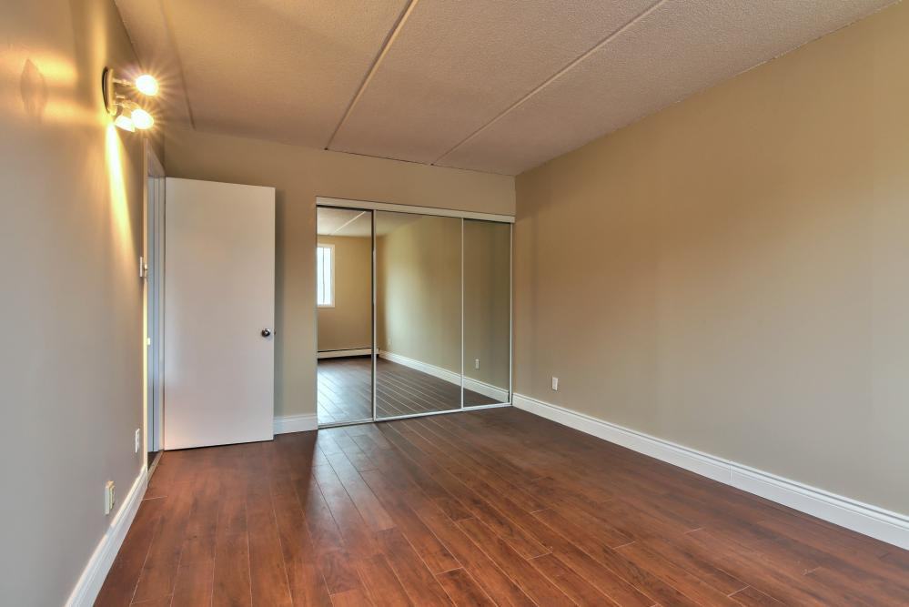 1022 Rue Jogues - Photo 2 of 7