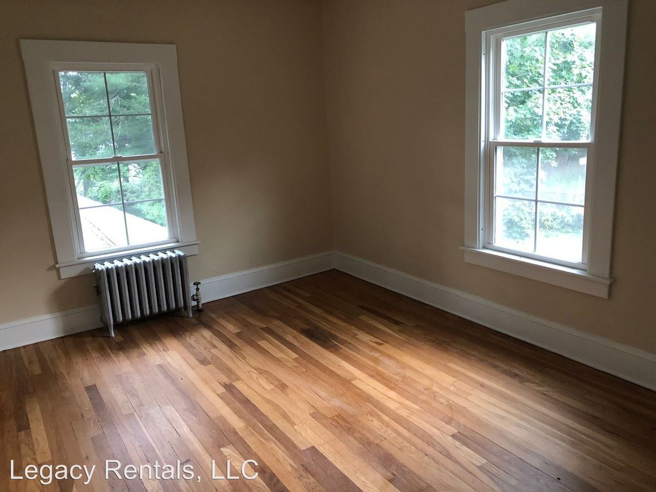 195 Henry St - Photo 3 of 15