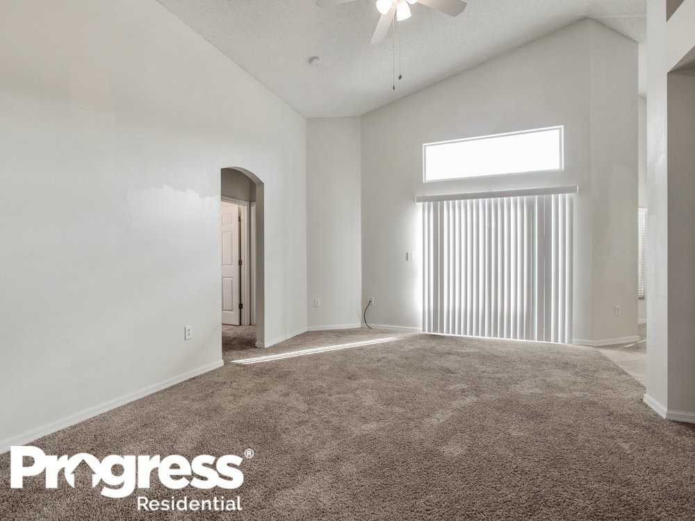 2817 Berkshire Cir - Photo 2 of 15