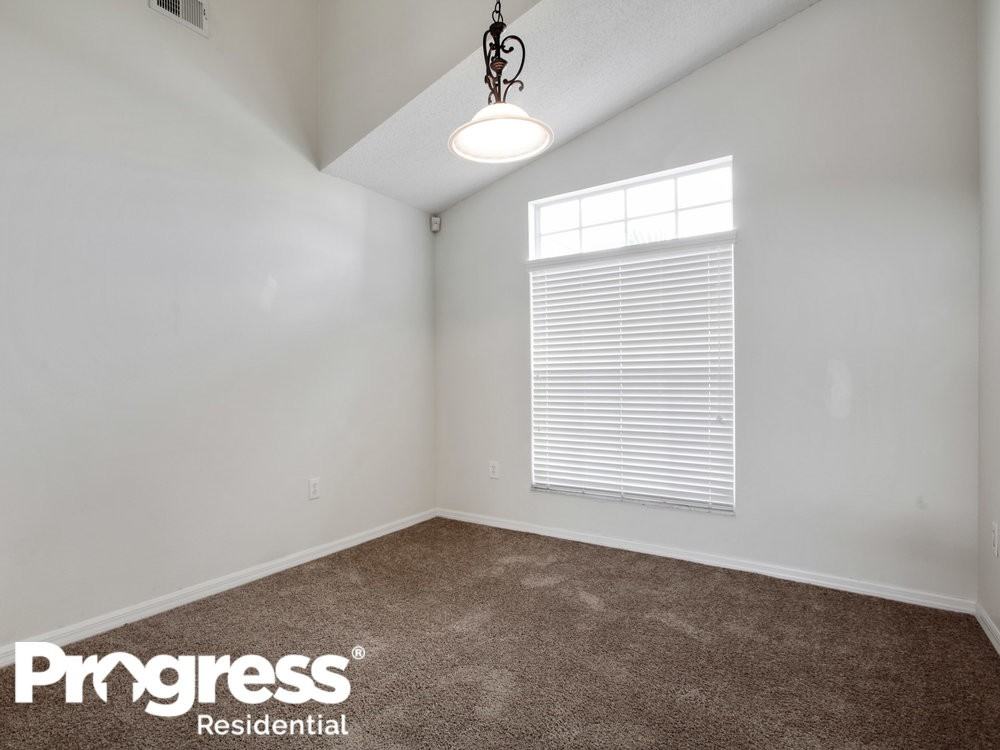 2817 Berkshire Cir - Photo 3 of 15