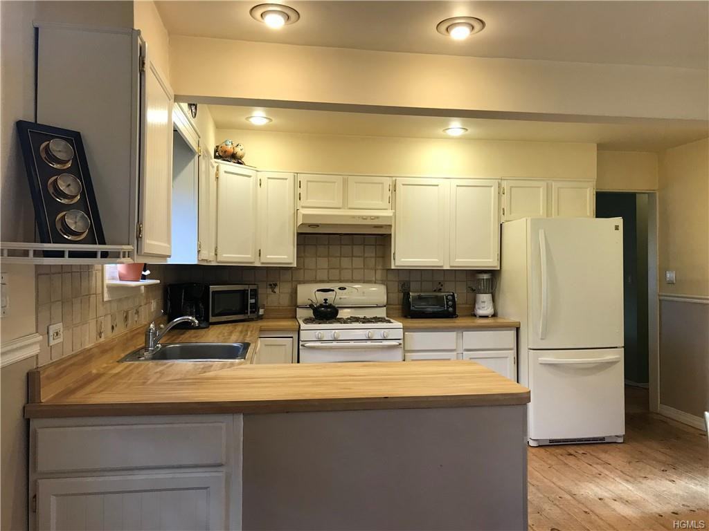 22 Hillside Dr - Photo 3 of 17