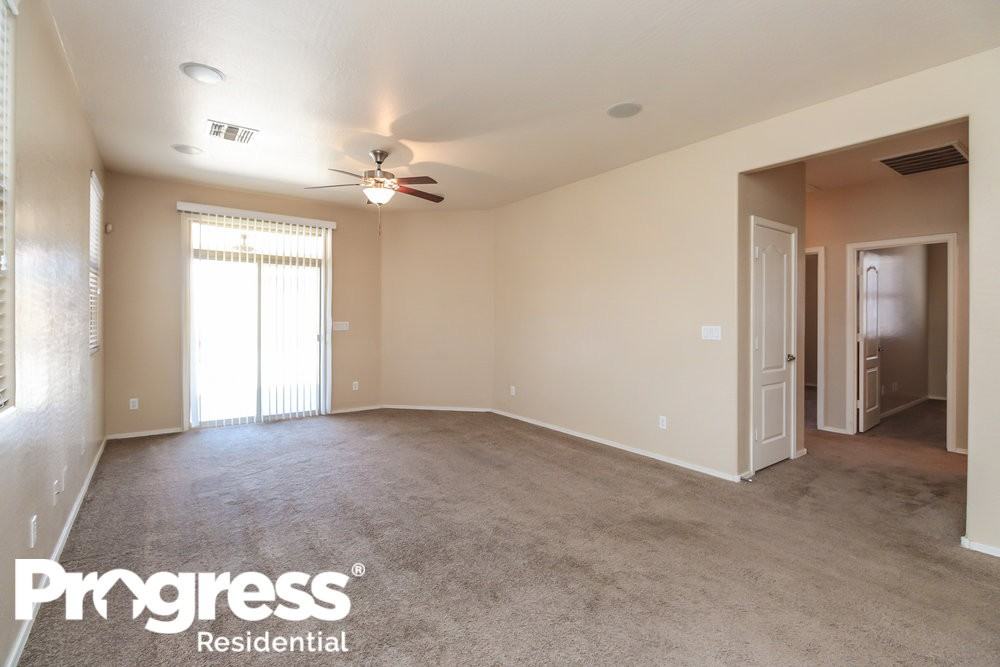7424 W Glass Ln - Photo 2 of 15