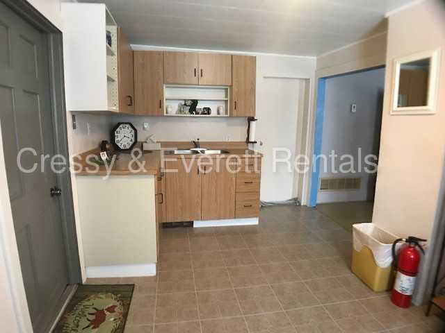 925 N 3rd St - Photo 3 of 13