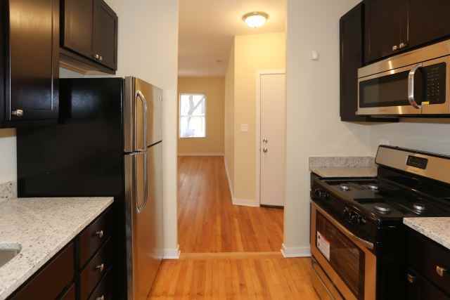 6975 North Greenview Avenue #2S - Photo 3 of 10