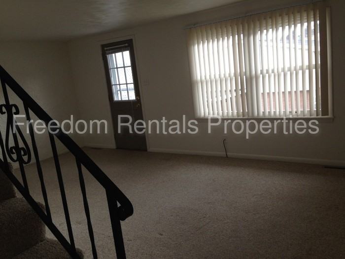 241 Campbell Dr - Photo 3 of 12