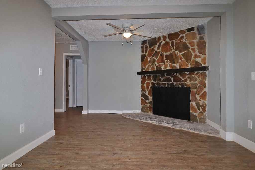 3263 Thomas St - Photo 2 of 8