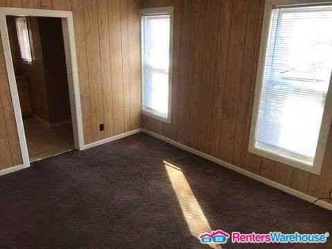 1457 E Walnut St #1 - Photo 2 of 6