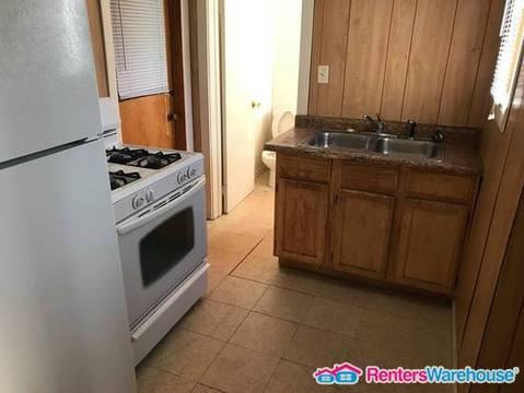 1457 E Walnut St #1 - Photo 3 of 6